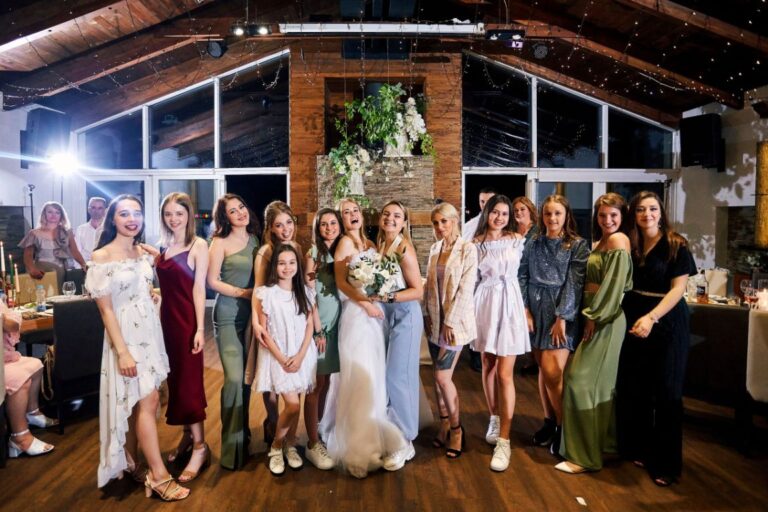 What to Wear to a Wedding: A Guest Guide by Dress Code and Venue