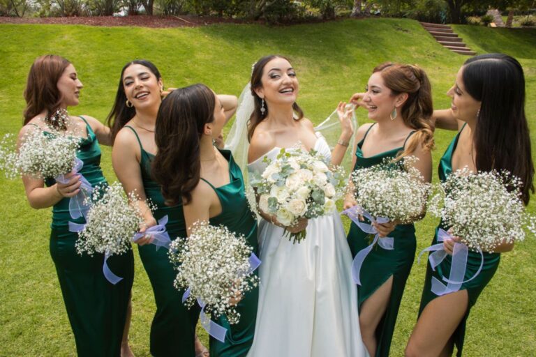 Bridesmaid Responsibilities: What to Expect Before and During the Wedding